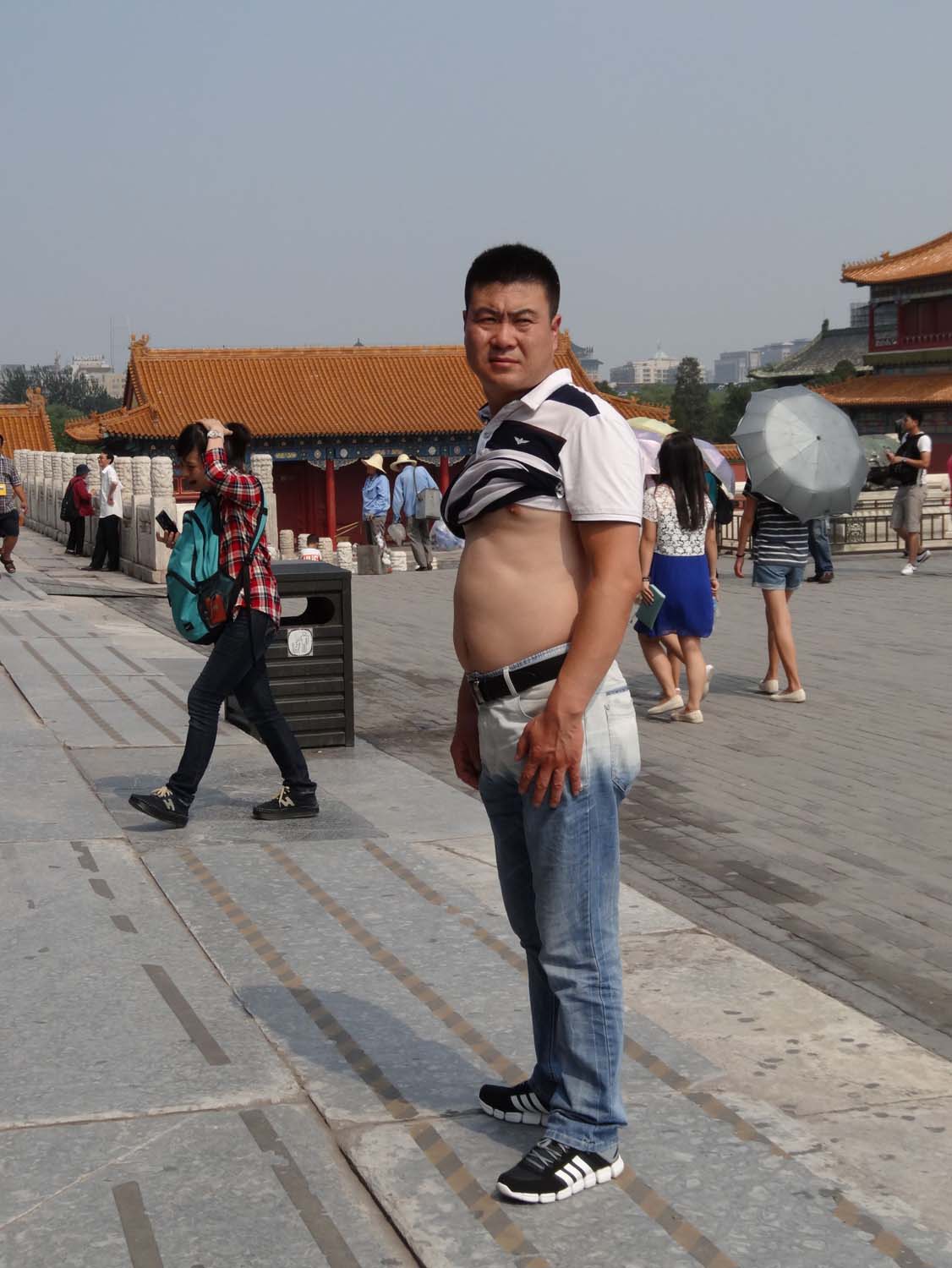 Chinese men looove showing their bellies, the bigger the better!