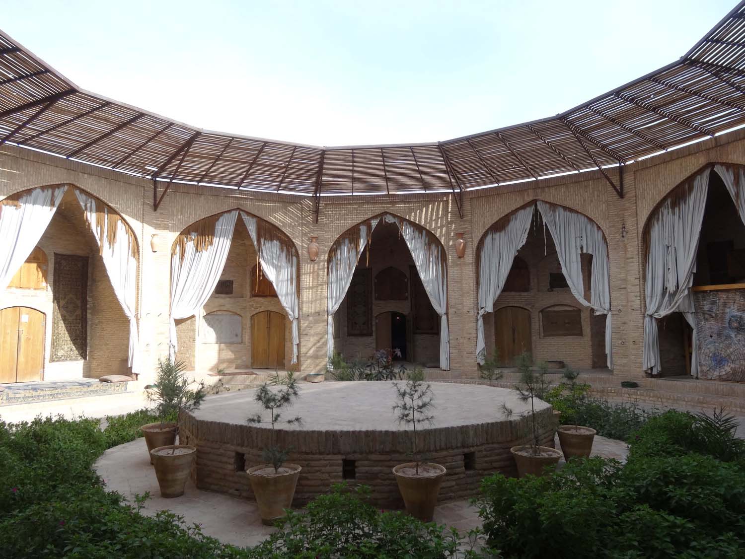 rooms and a restaurant around the courtyard in caravan-serai Zein-o-din