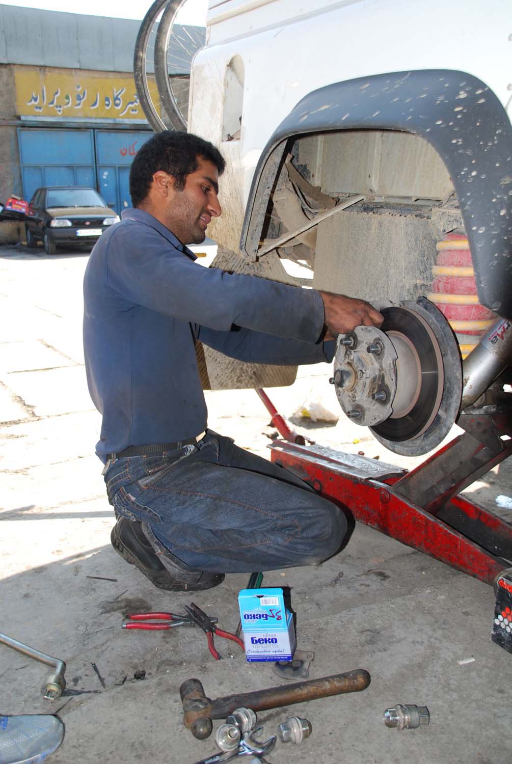 replacing the rear brakes with new Lada brakes from Tajikistan