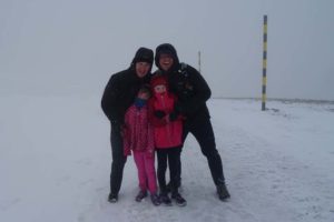 2 very super girls braving the wind, snow and cold together with their uncle and dad 